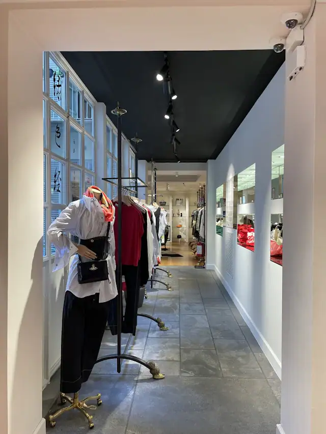 Vivienne Westwood lắp đặt WiSpeak