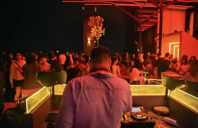 END SkyLounge: Âm thanh cho một sân thượng ngoài trời