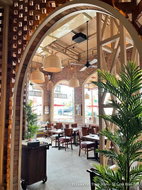 El Gaucho Steakhouse Vũng Tàu: âm thanh chịu thời tiết cho nhà hàng sát biển